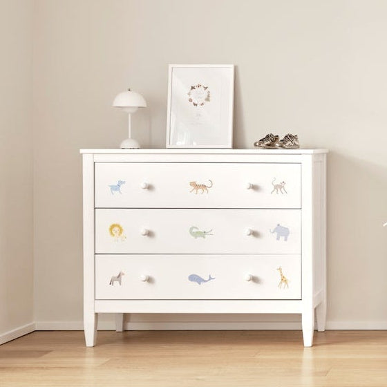 Commode blanche peinte à la main